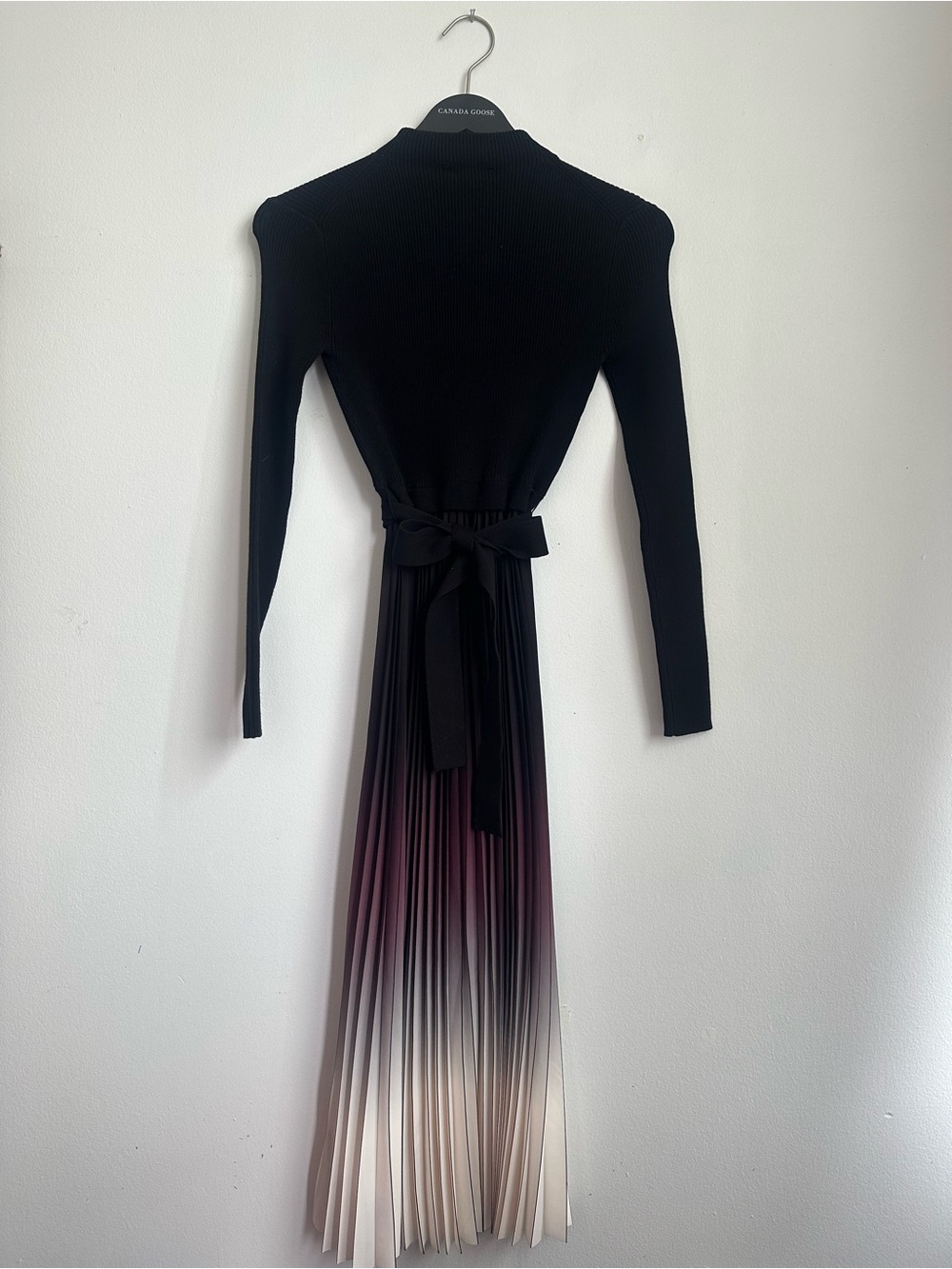 Ever New Black to Cream Ombre Pleated Long Sleeve Midi Dress - Picture 1 of 2